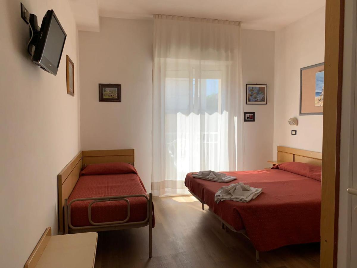 Hotel Tre Grazie Rimini Exterior foto